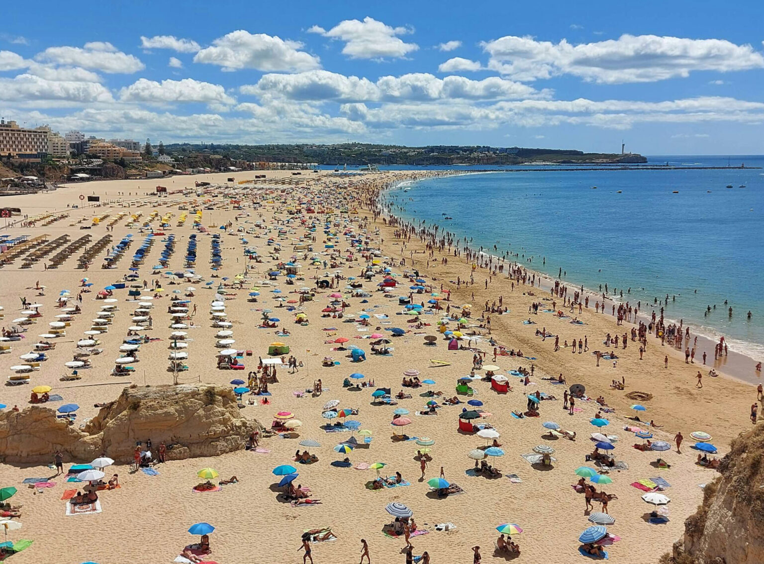 4/10 bãi biển được tìm kiếm trên Google nhiều nhất thế giới nằm ở Algarve, Bồ Đào Nha